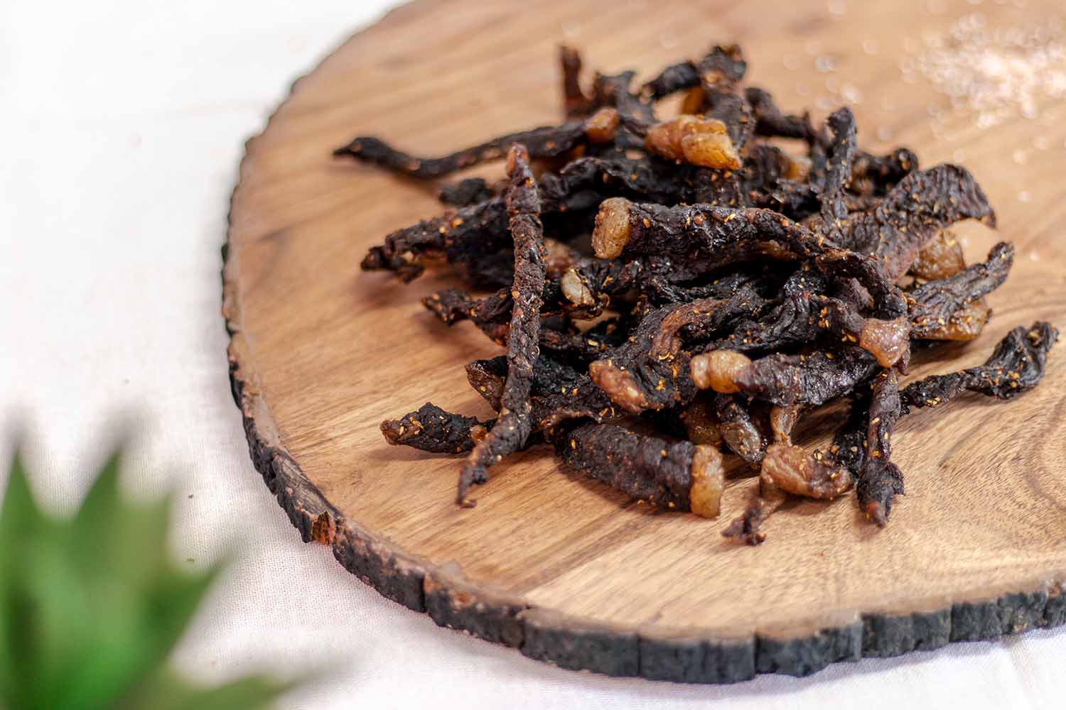 Crackly's Biltong Sticks 40g (10 pack) - Our biltong sticks offers a satisfying experience, with a balanced flavour. It marinades for 2 days in our secret Binge-Brine, packed with traditional goodness.
